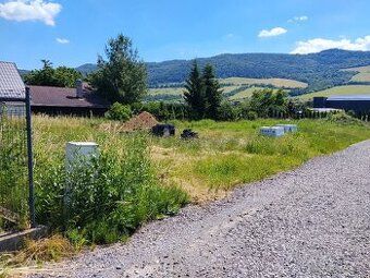 Predám pozemok v obci Červenica pri Sabinove o výmere 859m2.