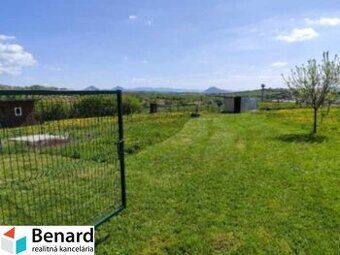 Predám pozemok v obci Červenica pri Sabinove o výmere 859m2.