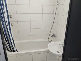 Ponúkam na prenájom 1 izbový byt 40m2 v Turzovke. Byt je sln