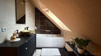 EXKLUZÍVNY RODINNÝ DOM VO VRBOVE Ponúkame na predaj jedinečn
