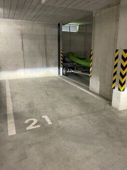 Prenajmem garážové státie v novostavbe Na križovatkách 31, R