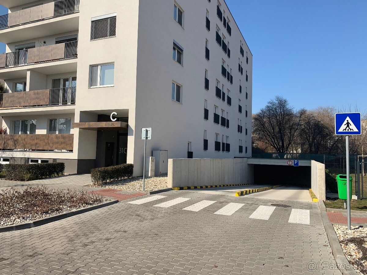 Prenajmem garážové státie v novostavbe Na križovatkách 31, R