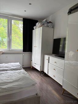 Ponúkam na PREDAJ,
náš 3-izbový zateplený byt s balkónom na 