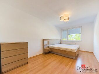 Ponúkame na prenájom priestranný 2-izbový byt s balkónom a p