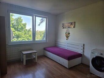 Dám do nájmu 2 izbový byt NZ Ľ.Štúra Kont: 0902 379 333