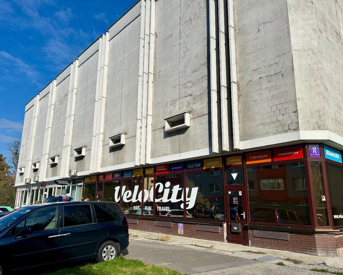 Predám priestrannú nadrozmernú garáž v parkovacom dome na Me