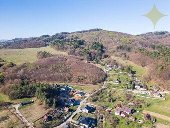 Ponúkame na predaj slnečný stavebný pozemok o výmere 1 251 m