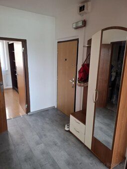 Predám 2-izbový slnečný byt(47 m2) s balkónom na sídlisku Zá