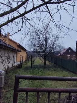Predám príjemný pozemok v obci Branč, vzdialenej od Nitry cc