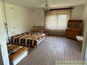 Dom sa nachádza na okraji lesa, neďaleko Kokavy nad Rimavico