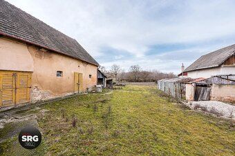Krásne prostredie na okraji obce Komoča, so záhradou končiac