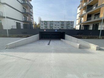 Predstavte si ráno pri šálke kávy na terase vlastného bytu, 