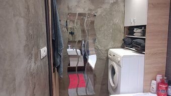 Ponúkam na predaj priestranný 3 izbový byt po kompletnej rek