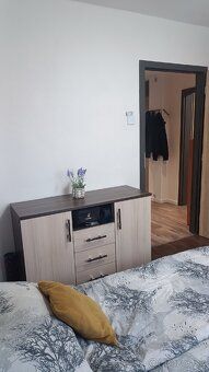 Ponúkam na predaj priestranný 3 izbový byt po kompletnej rek