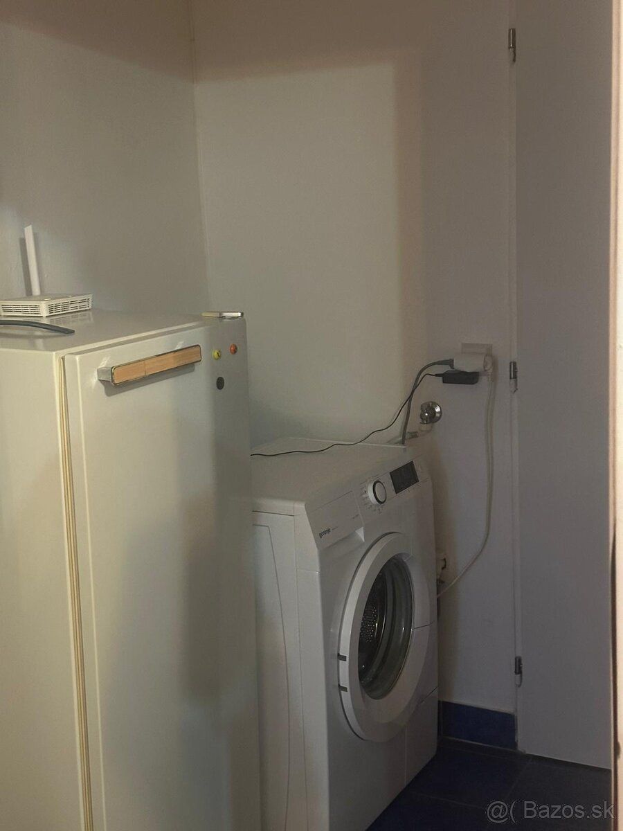 Ponúkam na prenájom väčšiu garsónku, 25m2 s balkónom, na dru