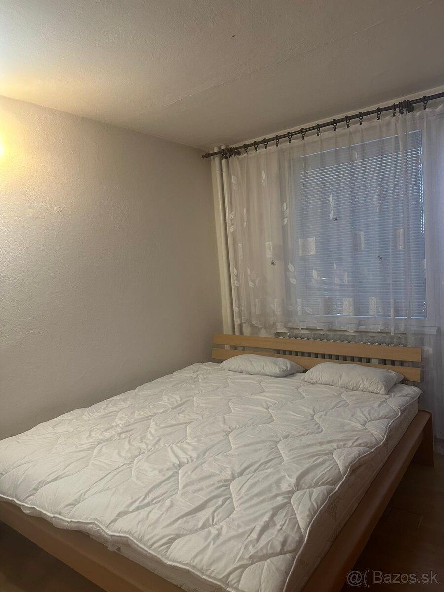 Ponúkam na prenájom väčšiu garsónku, 25m2 s balkónom, na dru