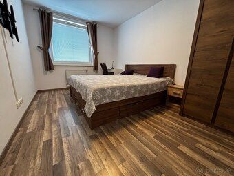 Ponúkame na predaj moderný a kompletne zariadený 2-izbový by