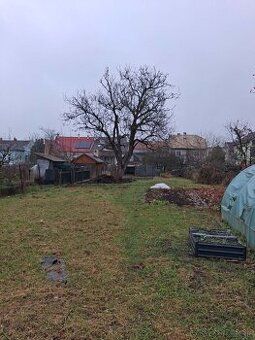 Predám pozemok v Lučenci časť Vinica
Rozloha pozemku 2090m2

