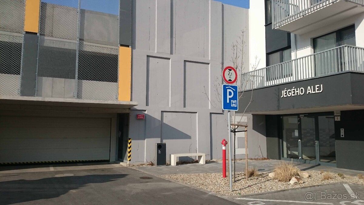 Dám do prenájmu parkovacie garážové státie Jégeho 6,
95 Eur 