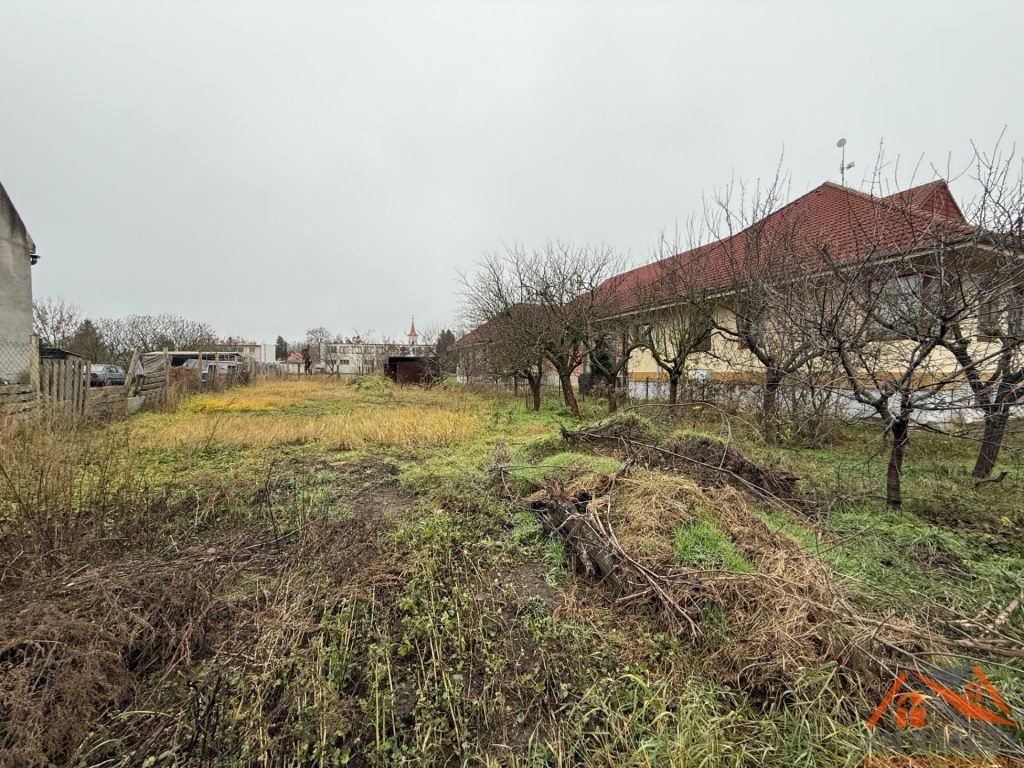 Slnečný pozemok ! Chceš si postaviť rodinný dom podľa vlastn