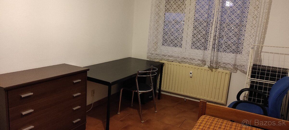 Dám do prenájmu samostatné izby od 1.7 do 31.8.
V ponuke sú: