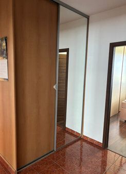 Ponúkam na predaj 3 izbový byt typu VNKS s krásnym výhľadom 
