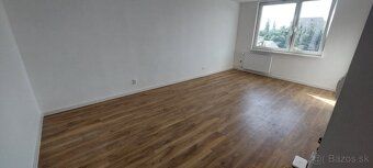 Ponúkame na prenájom veľký 2-izbový byt na Štúrovej ulici v 