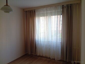 Ponúkam na prenájom priestranný 3-izbový byt s výmerou 72 m²
