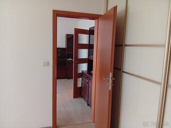 Ponúkam na prenájom priestranný 3-izbový byt s výmerou 72 m²