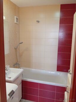 Ponúkam na prenájom priestranný 3-izbový byt s výmerou 72 m²