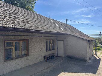 Ponúkame na predaj rodinný dom z roku 1950 v pokojnej osade 