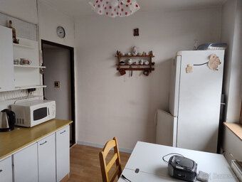 Ponúkam na predaj čiastočne upravený 2 izbový byt v osobnom 