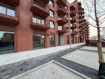 Mám na prenájom garážové státie na Nevädzovej ulici v OC Ret