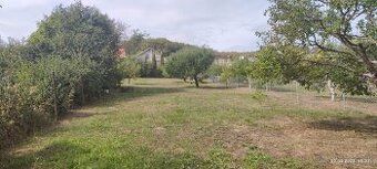 ID:4001
Ponúkame na predaj slnečný pozemok v intraviláne obc