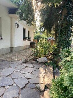Na predaj priestranný 4-izbový rodinný dom s pozemkom 630 m²