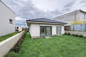 Na predaj priestranný 4-izbový rodinný dom s pozemkom 630 m²