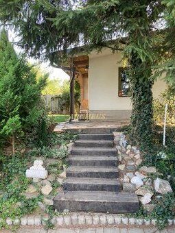 Na predaj priestranný 4-izbový rodinný dom s pozemkom 630 m²