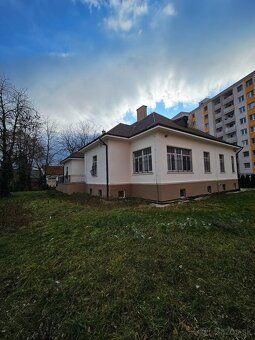 Prenajmem budovu v centre Nového Mesta nad Váhom, využívanú 