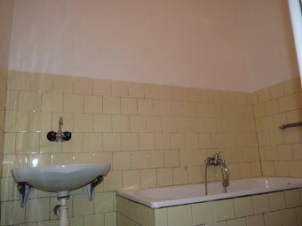 Prenájom 2 – izbový rodinný dom v meste Šurany - Centrum . V