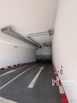 Typ: Garáže a parkovacie miesta Ulica: Námestie 1.mája Obec: