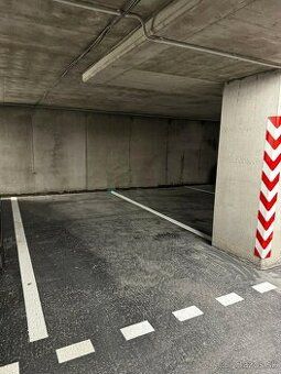 Typ: Garáže a parkovacie miesta Ulica: Námestie 1.mája Obec:
