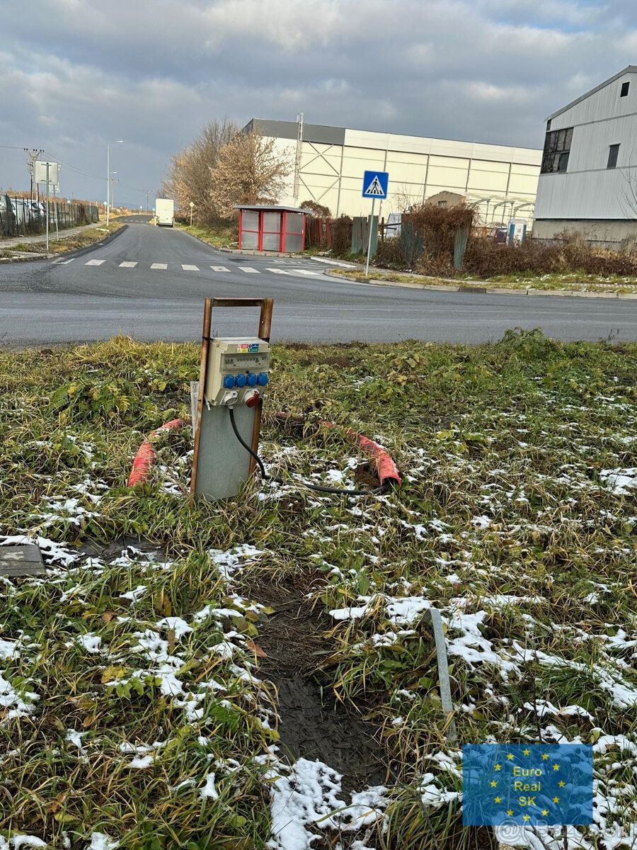 Ponúkame na predaj v novo vybudovanom priemyselnom parku Pre