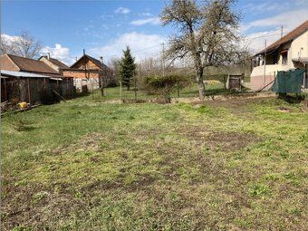 Rozloha: 722 m² Cena: 26 000 EUR
Rovinatý pozemok s ideálnou