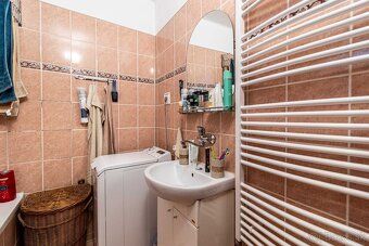 Priestranný 2-izbový byt s výmerou 70 m², situovaný na ulici