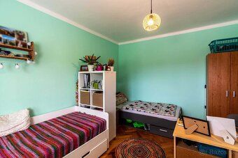 Priestranný 2-izbový byt s výmerou 70 m², situovaný na ulici