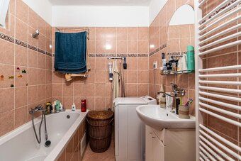 Priestranný 2-izbový byt s výmerou 70 m², situovaný na ulici