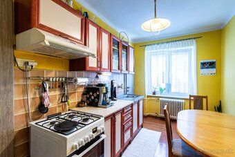 Priestranný 2-izbový byt s výmerou 70 m², situovaný na ulici
