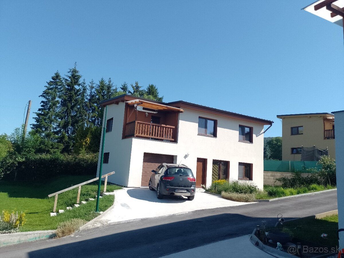 4 izbový rodinný dom. Dom nieje vybavený nábytkom 1000 eur m