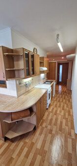 Typ: 3-izbový byt Lokalita: Centrum 1 Obec: Dubnica nad Váho