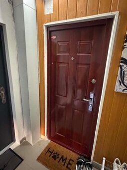 ID:4302
Ponúkame na predaj garsónku vo Veľkých Kapušanoch:
 